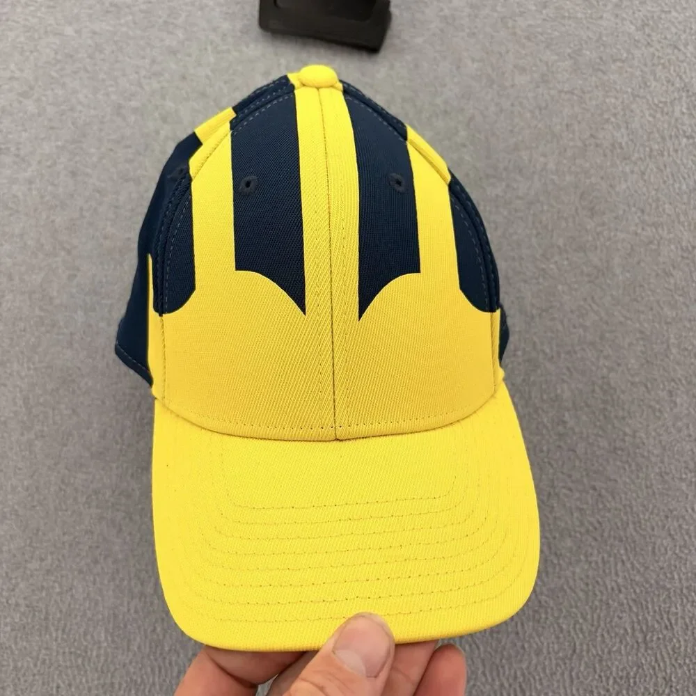 Adidas Michigan Wolverines Aeroready Flex Fit Hat S/M Navy Maize NCAA Cap